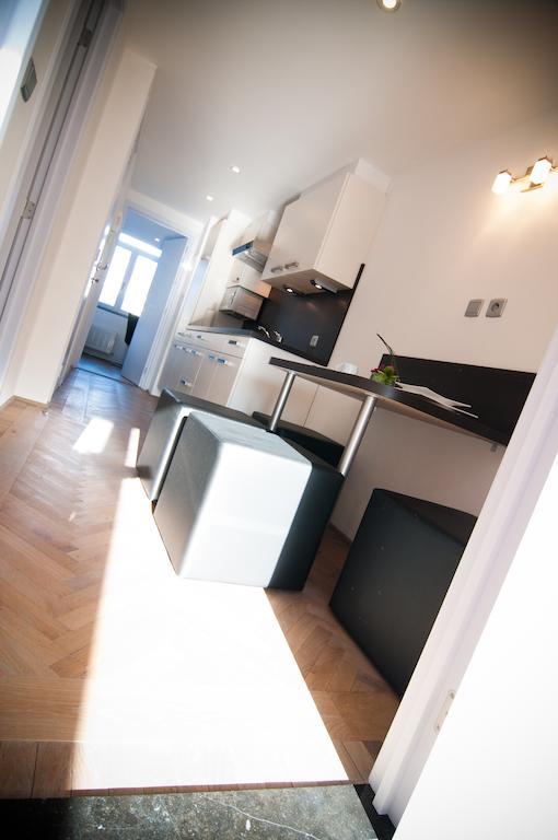 Apartment De Maasnacht มาเซค ภายนอก รูปภาพ