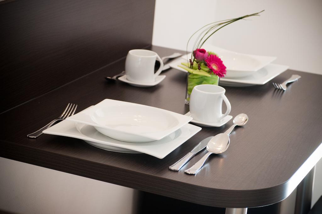 Apartment De Maasnacht มาเซค ภายนอก รูปภาพ