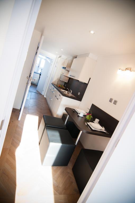 Apartment De Maasnacht มาเซค ภายนอก รูปภาพ