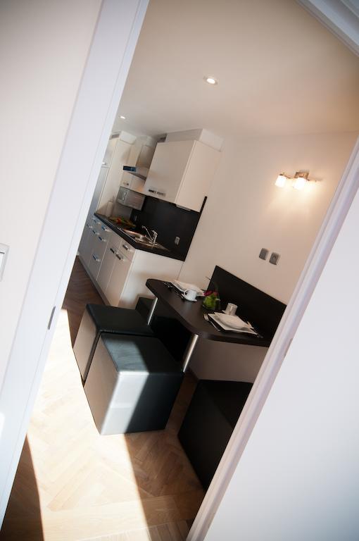 Apartment De Maasnacht มาเซค ภายนอก รูปภาพ