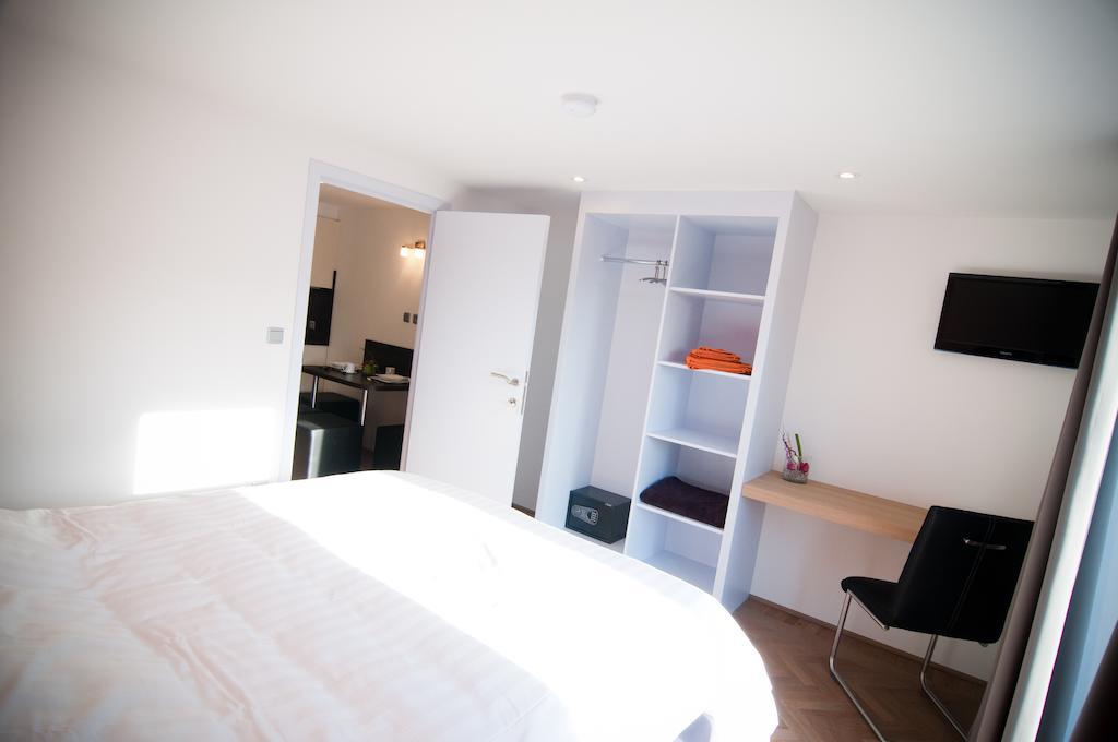 Apartment De Maasnacht มาเซค ภายนอก รูปภาพ