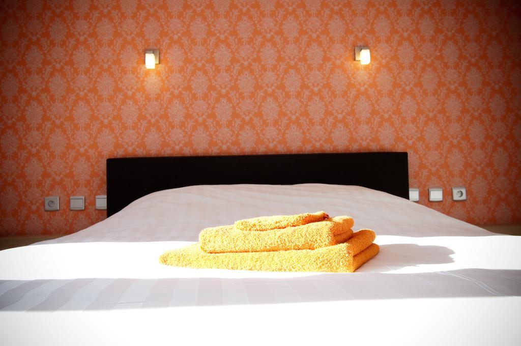 Apartment De Maasnacht มาเซค ภายนอก รูปภาพ
